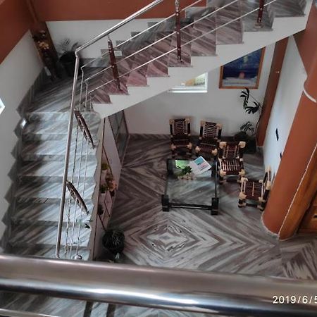 Hotel Holiday Hush Haven à Shillong Extérieur photo