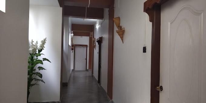 Hotel Holiday Hush Haven à Shillong Extérieur photo