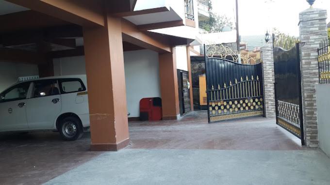 Hotel Holiday Hush Haven à Shillong Extérieur photo
