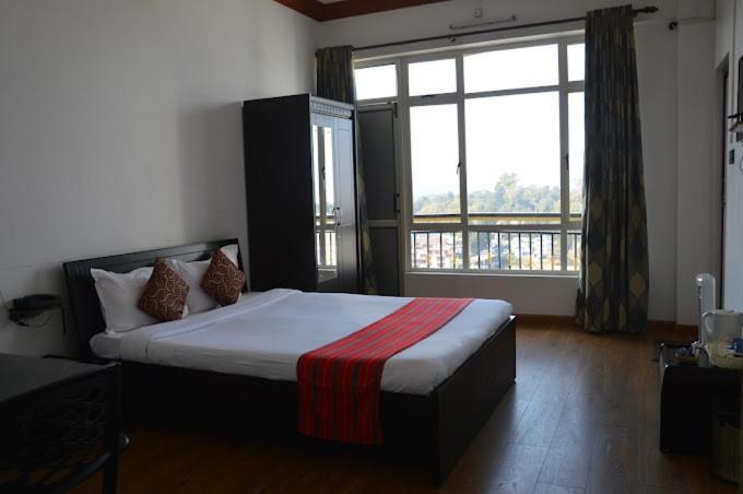 Hotel Holiday Hush Haven à Shillong Extérieur photo