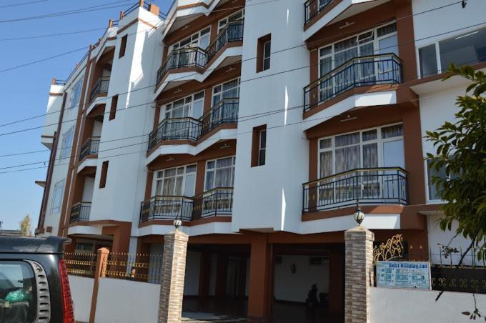Hotel Holiday Hush Haven à Shillong Extérieur photo